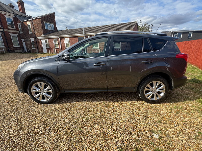 Toyota RAV4 2.2 D-4D Invincible SUV 5dr Diesel Manual 4WD Euro 5 (150 ps)