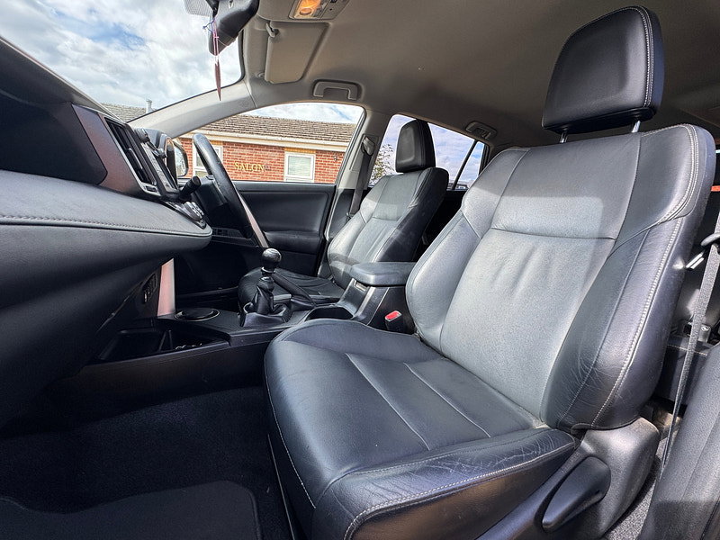 Toyota RAV4 2.2 D-4D Invincible SUV 5dr Diesel Manual 4WD Euro 5 (150 ps)