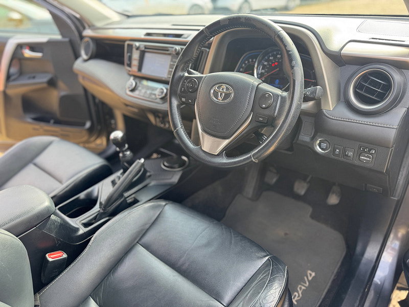 Toyota RAV4 2.2 D-4D Invincible SUV 5dr Diesel Manual 4WD Euro 5 (150 ps)