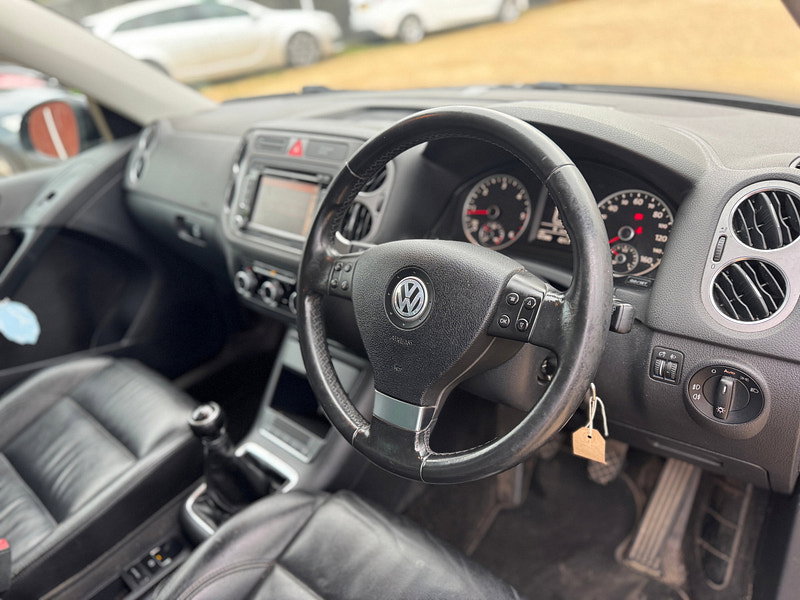 Volkswagen Tiguan 2.0 TDI Sport SUV 5dr Diesel Manual 4WD Euro 5 (140 ps)