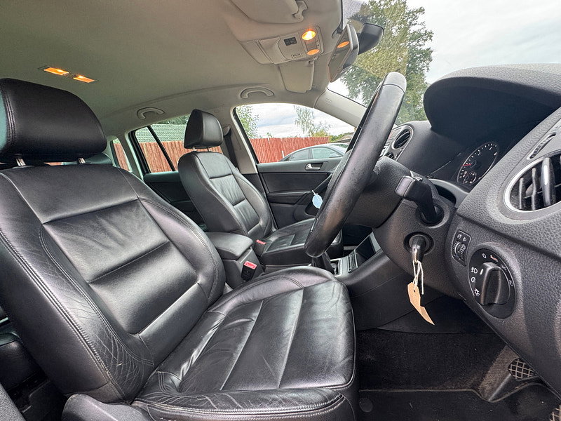 Volkswagen Tiguan 2.0 TDI Sport SUV 5dr Diesel Manual 4WD Euro 5 (140 ps)