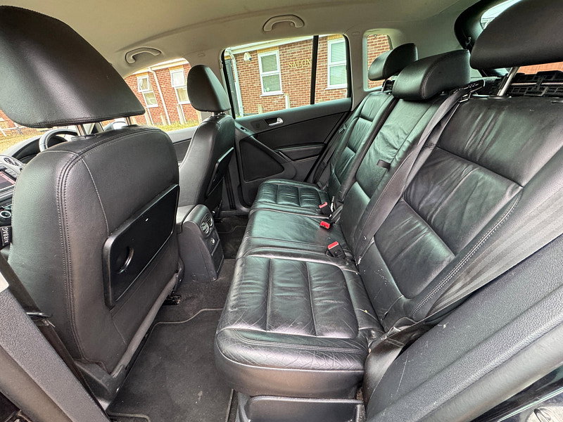 Volkswagen Tiguan 2.0 TDI Sport SUV 5dr Diesel Manual 4WD Euro 5 (140 ps)