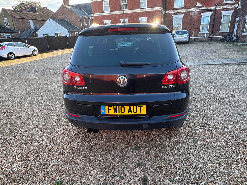 Volkswagen Tiguan 2.0 TDI Sport SUV 5dr Diesel Manual 4WD Euro 5 (140 ps)
