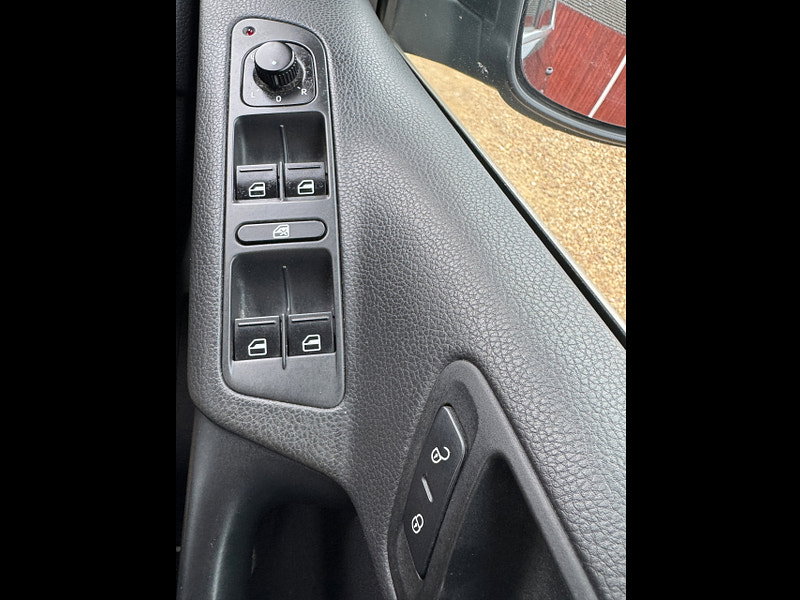 Volkswagen Tiguan 2.0 TDI Sport SUV 5dr Diesel Manual 4WD Euro 5 (140 ps)