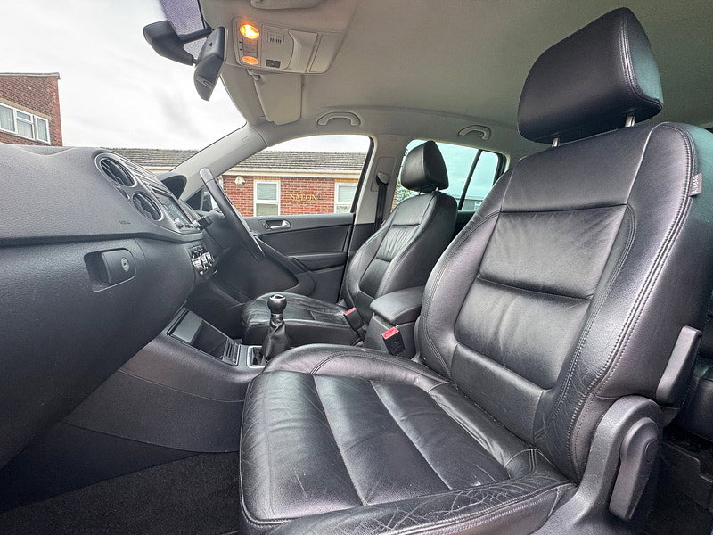 Volkswagen Tiguan 2.0 TDI Sport SUV 5dr Diesel Manual 4WD Euro 5 (140 ps)