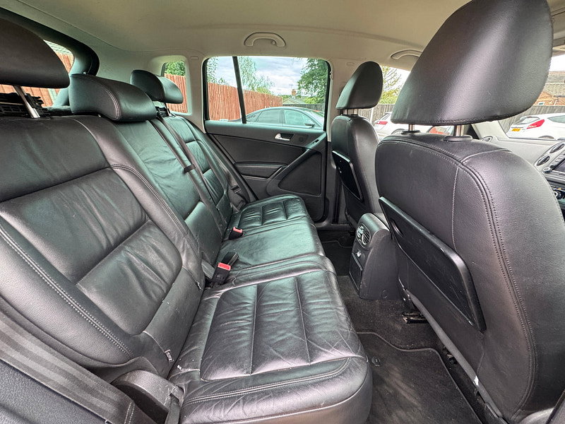 Volkswagen Tiguan 2.0 TDI Sport SUV 5dr Diesel Manual 4WD Euro 5 (140 ps)