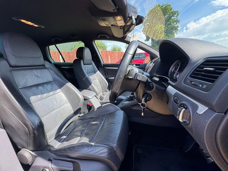 Volkswagen Golf 3.2 V6 R32 Hatchback