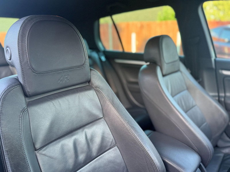 Volkswagen Golf 3.2 V6 R32 Hatchback