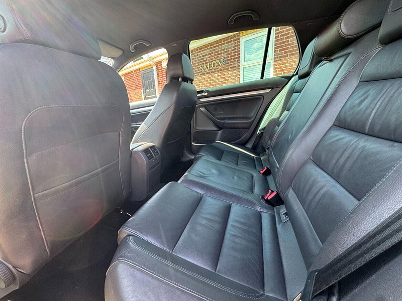Volkswagen Golf 3.2 V6 R32 Hatchback