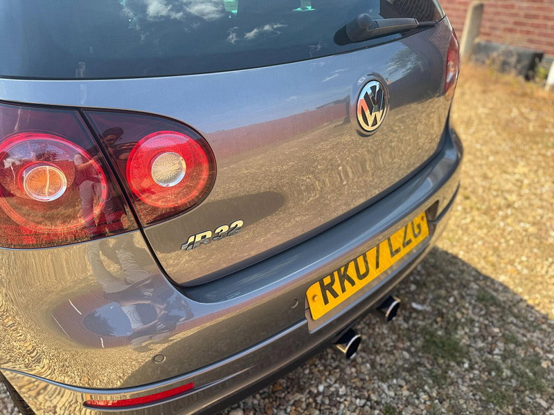 Volkswagen Golf 3.2 V6 R32 Hatchback