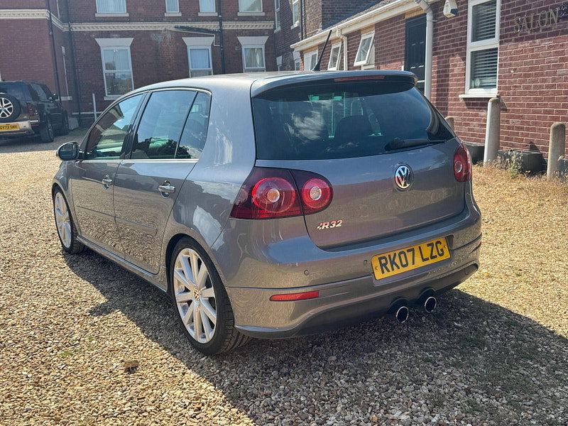 Volkswagen Golf 3.2 V6 R32 Hatchback
