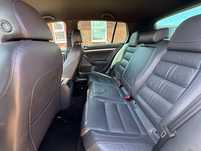 Volkswagen Golf 3.2 V6 R32 Hatchback
