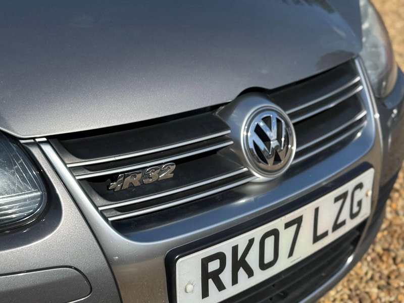 Volkswagen Golf 3.2 V6 R32 Hatchback