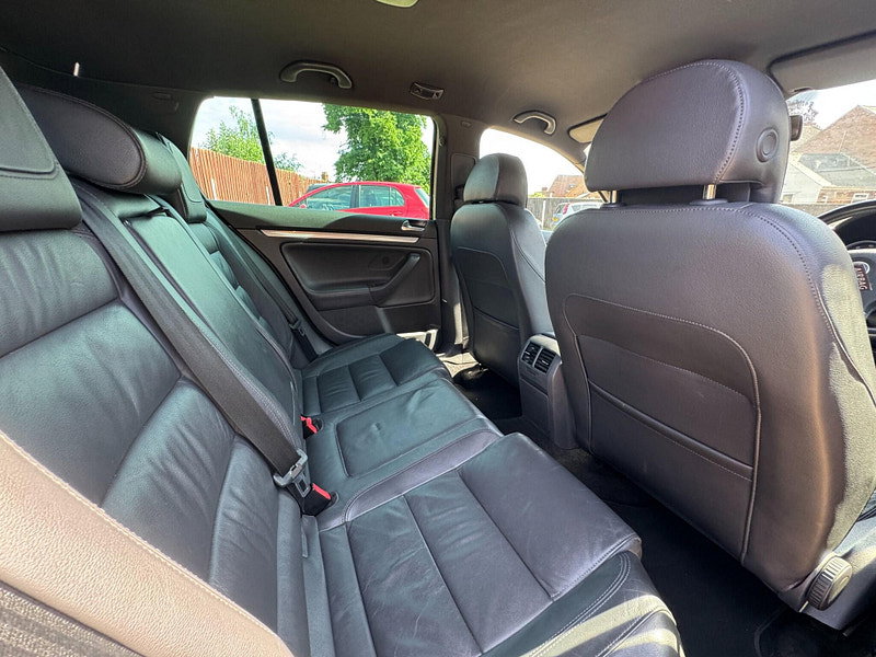 Volkswagen Golf 3.2 V6 R32 Hatchback
