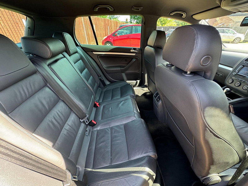 Volkswagen Golf 3.2 V6 R32 Hatchback