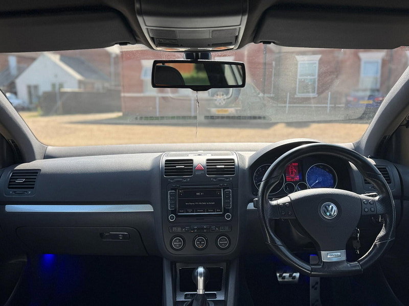 Volkswagen Golf 3.2 V6 R32 Hatchback