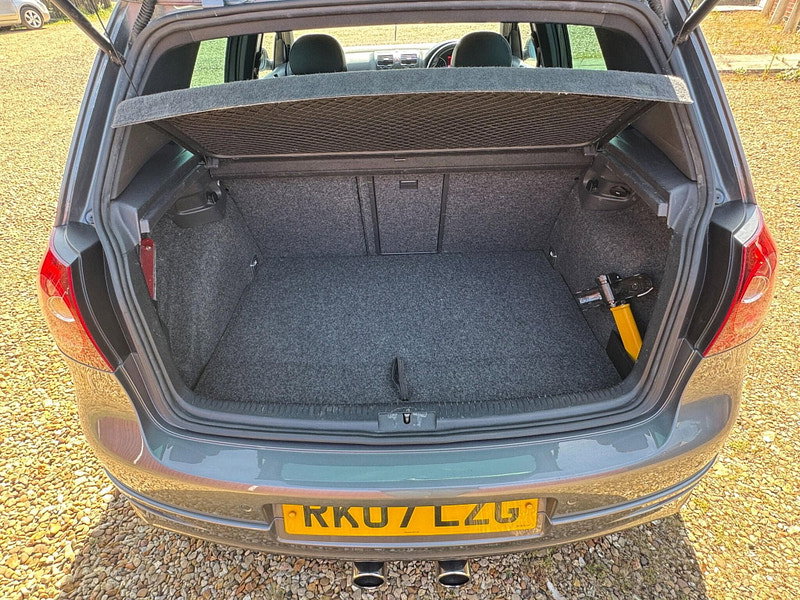 Volkswagen Golf 3.2 V6 R32 Hatchback