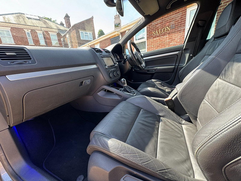 Volkswagen Golf 3.2 V6 R32 Hatchback