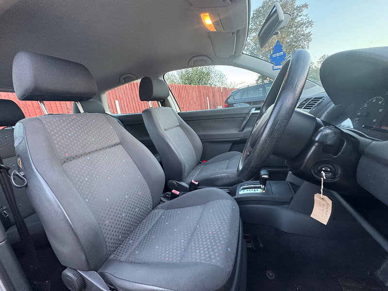 Volkswagen Polo 1.4 Twist Hatchback 3dr Petrol Automatic (182 g/km, 75 bhp)