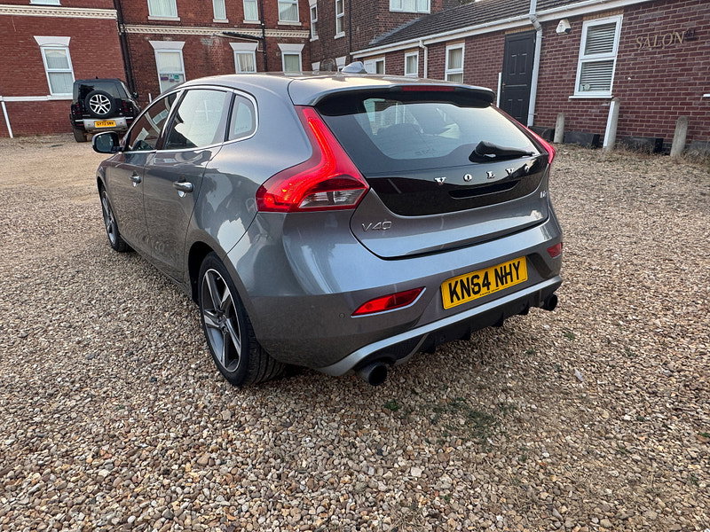 Volvo V40 1.6 D2 R-Design Nav Hatchback 5dr Diesel Manual Euro 5 (s/s) (115 ps)