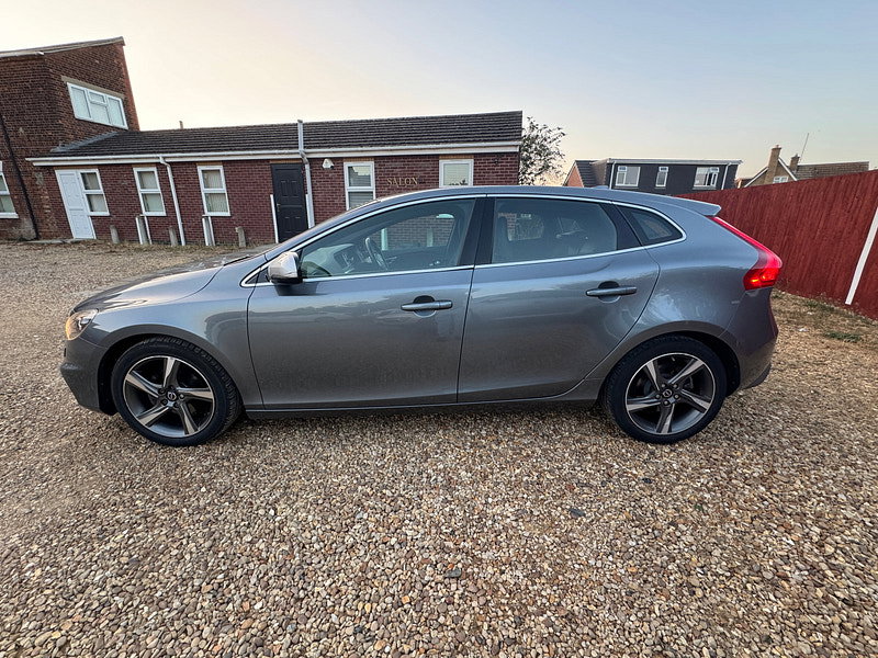 Volvo V40 1.6 D2 R-Design Nav Hatchback 5dr Diesel Manual Euro 5 (s/s) (115 ps)