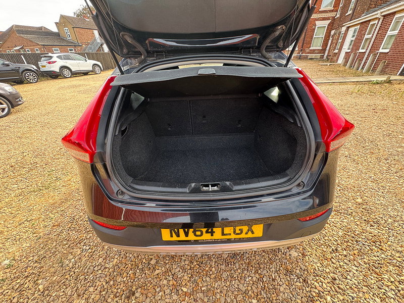 Volvo V40 Cross Country 1.6 D2 Lux Nav Hatchback 5dr Diesel Powershift Euro 5 (s/s) (115 ps)