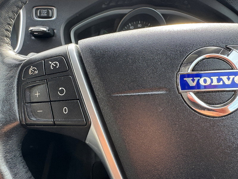 Volvo V40 Cross Country 1.6 D2 Lux Nav Hatchback 5dr Diesel Powershift Euro 5 (s/s) (115 ps)