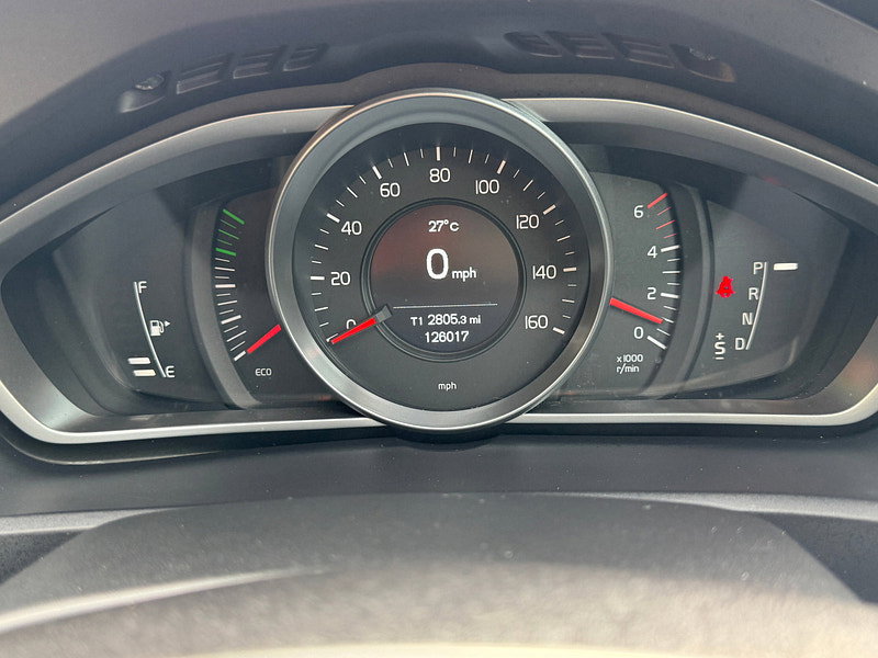 Volvo V40 Cross Country 1.6 D2 Lux Nav Hatchback 5dr Diesel Powershift Euro 5 (s/s) (115 ps)