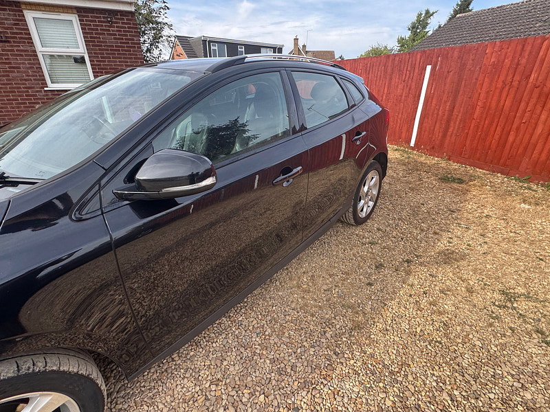 Volvo V40 Cross Country 1.6 D2 Lux Nav Hatchback 5dr Diesel Powershift Euro 5 (s/s) (115 ps)