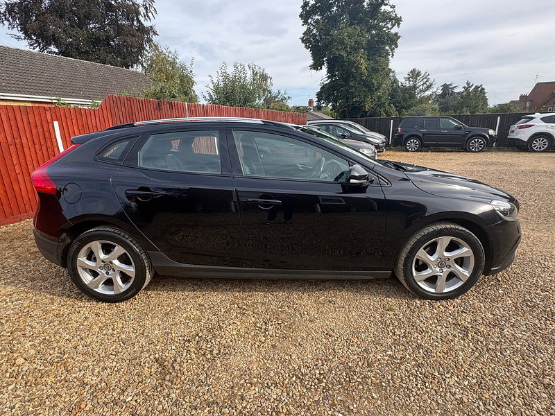 Volvo V40 Cross Country 1.6 D2 Lux Nav Hatchback 5dr Diesel Powershift Euro 5 (s/s) (115 ps)