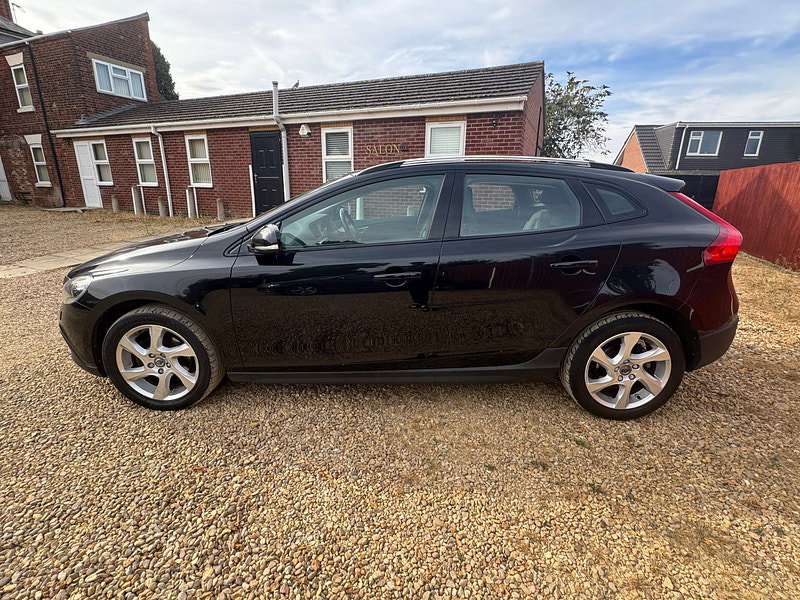 Volvo V40 Cross Country 1.6 D2 Lux Nav Hatchback 5dr Diesel Powershift Euro 5 (s/s) (115 ps)