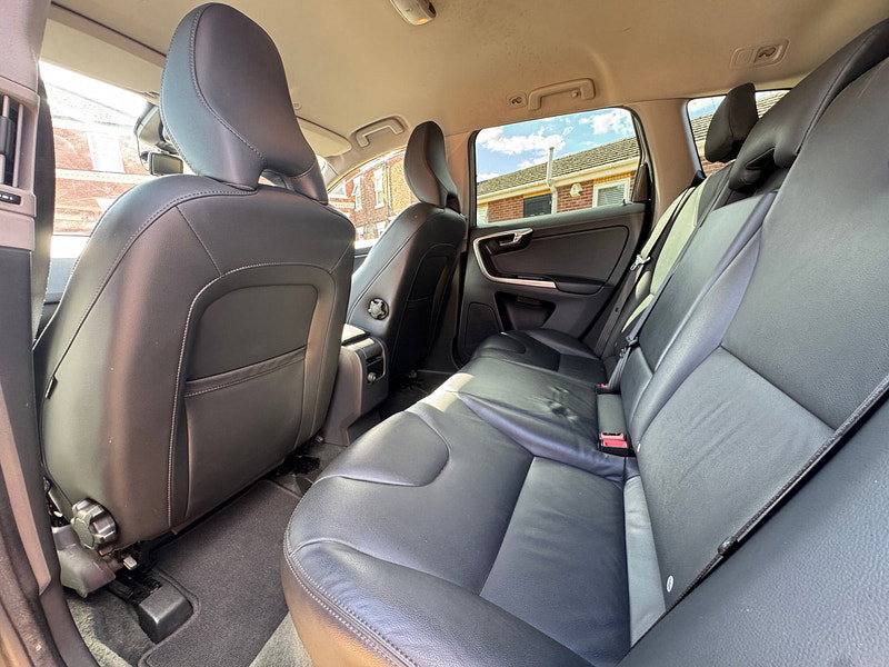 Volvo XC60 2.4 D4 SE Lux SUV 5dr Diesel Manual AWD Euro 5 (s/s) (181 ps)