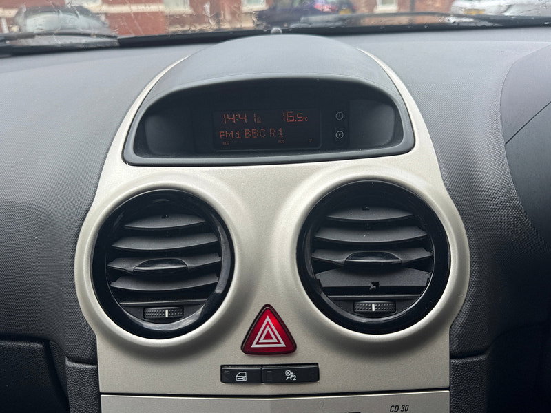 Vauxhall Corsa 1.2i 16v Life Hatchback 5dr Petrol Manual (139 g/km, 79 bhp)