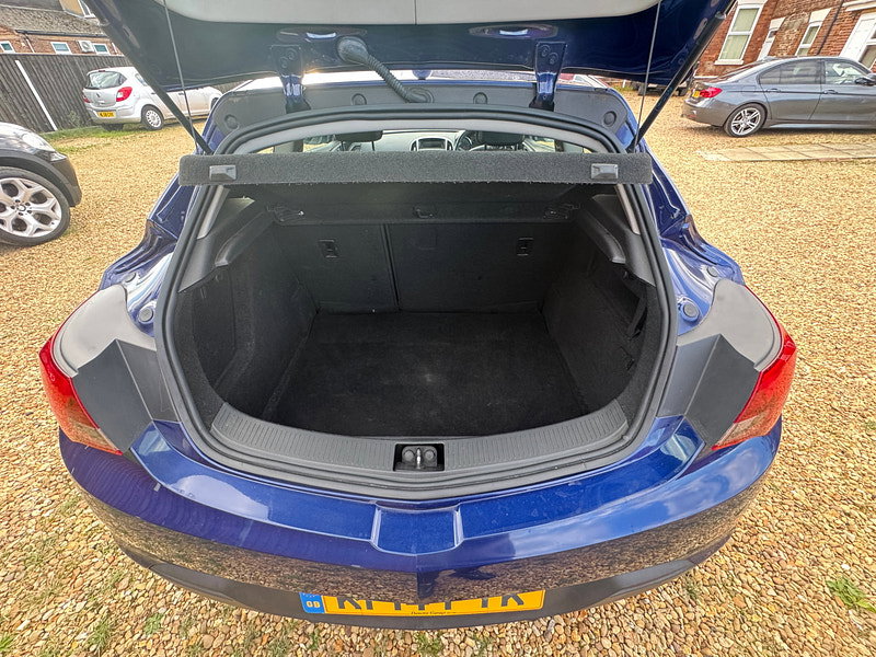 Vauxhall Astra GTC 1.4T Sport Coupe 3dr Petrol Auto Euro 5 (140 ps)