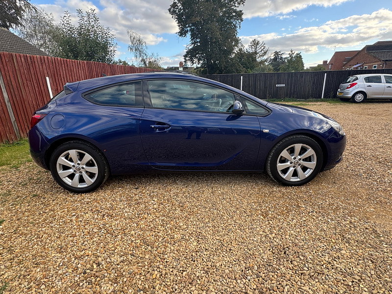 Vauxhall Astra GTC 1.4T Sport Coupe 3dr Petrol Auto Euro 5 (140 ps)