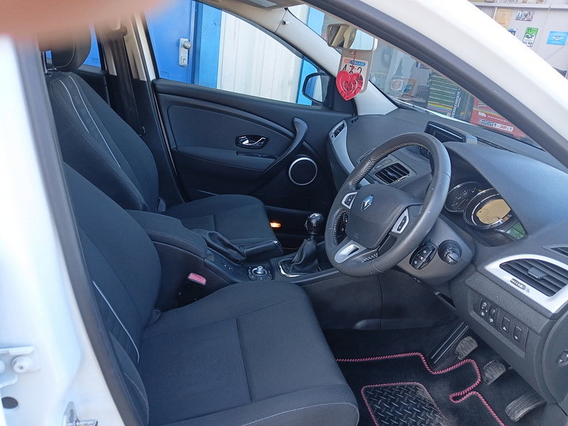 Renault Megane 1.6 dCi Dynamique TomTom Sport Tourer 5dr Diesel Manual Euro 5 (s/s) (130 ps)