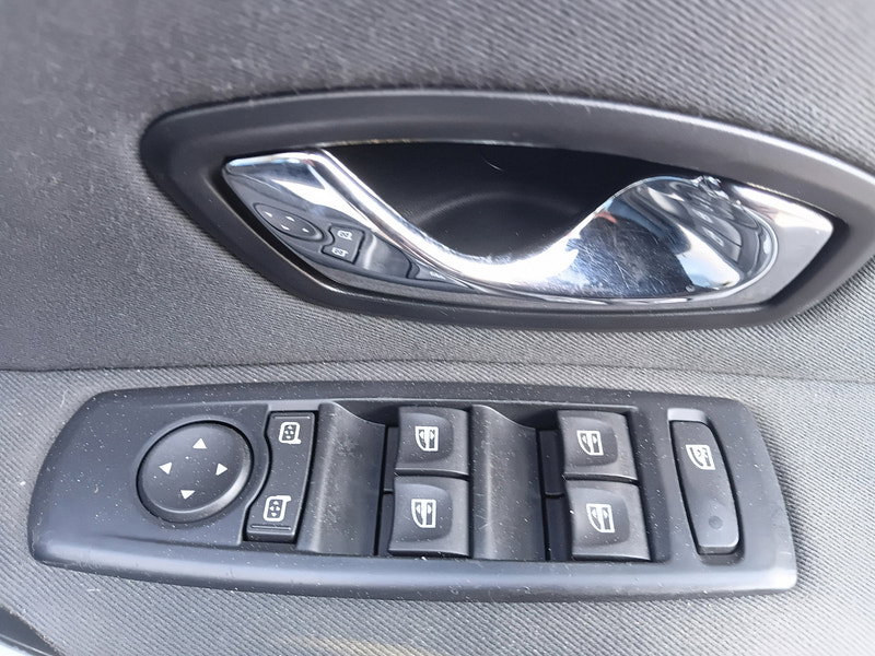 Renault Megane 1.6 dCi Dynamique TomTom Sport Tourer 5dr Diesel Manual Euro 5 (s/s) (130 ps)