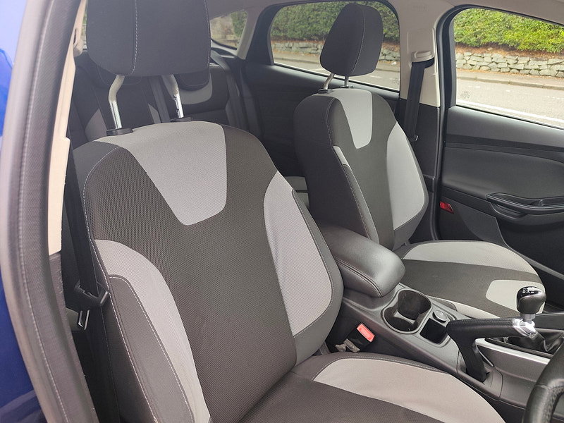 Ford Focus 1.0T EcoBoost Zetec Navigator Hatchback 5dr Petrol Manual Euro 5 (s/s) (125 ps)