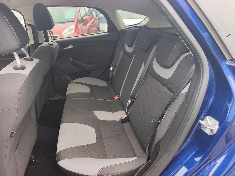 Ford Focus 1.0T EcoBoost Zetec Navigator Hatchback 5dr Petrol Manual Euro 5 (s/s) (125 ps)