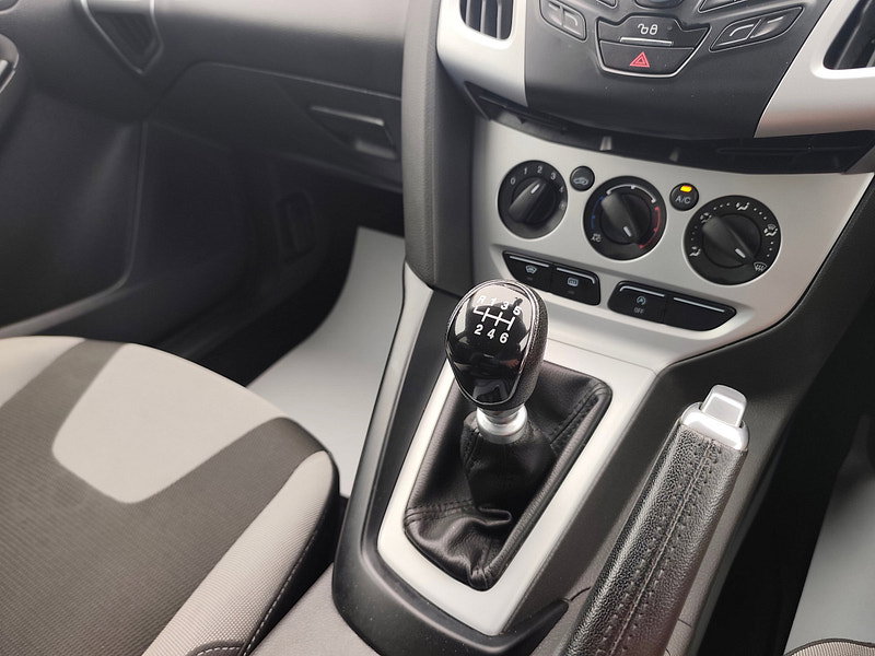 Ford Focus 1.0T EcoBoost Zetec Navigator Hatchback 5dr Petrol Manual Euro 5 (s/s) (125 ps)