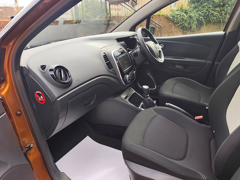 Renault Captur 1.3 TCe ENERGY Iconic SUV 5dr Petrol Manual Euro 6 (s/s) (130 ps)