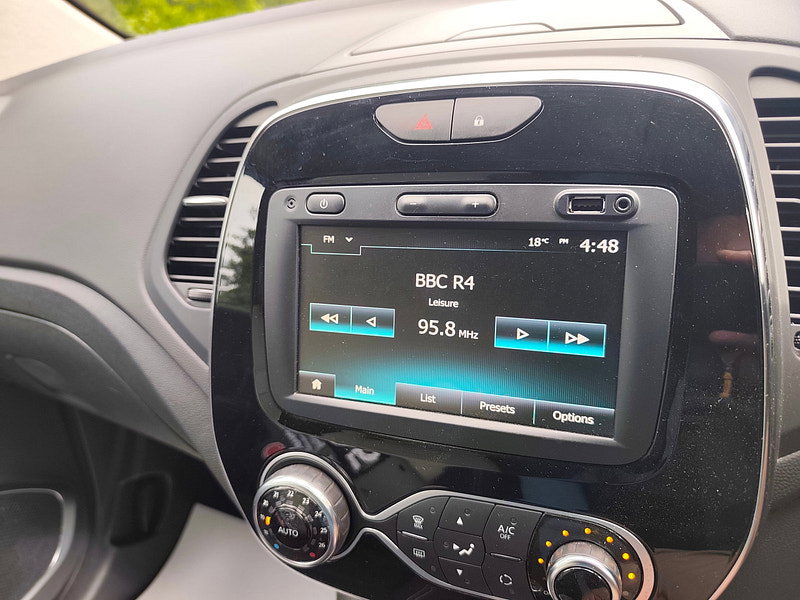 Renault Captur 1.3 TCe ENERGY Iconic SUV 5dr Petrol Manual Euro 6 (s/s) (130 ps)