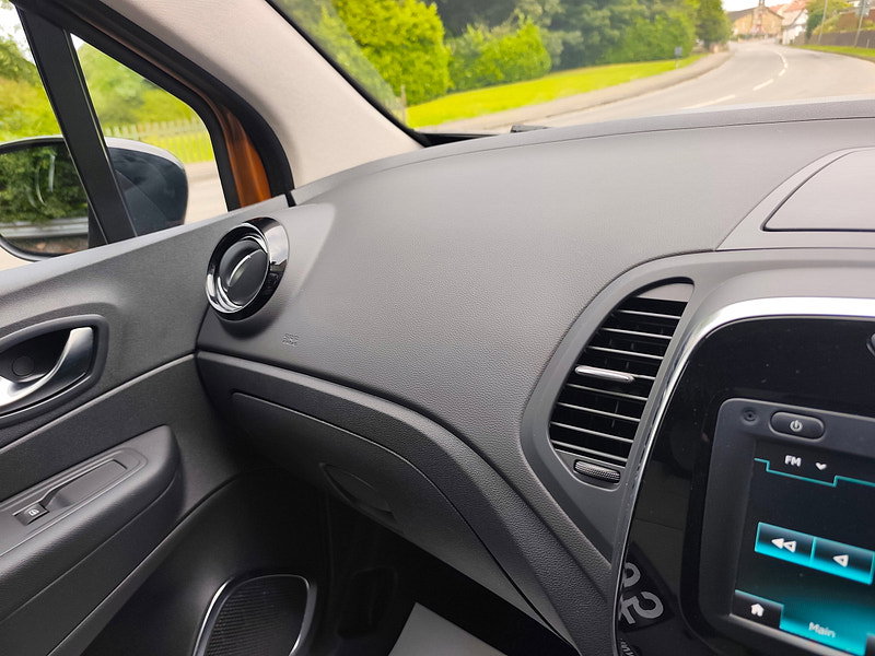 Renault Captur 1.3 TCe ENERGY Iconic SUV 5dr Petrol Manual Euro 6 (s/s) (130 ps)