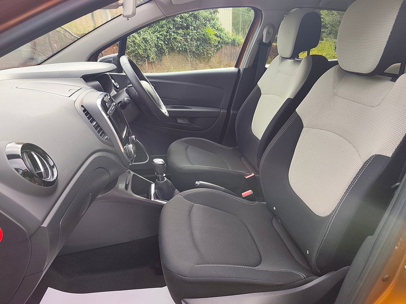 Renault Captur 1.3 TCe ENERGY Iconic SUV 5dr Petrol Manual Euro 6 (s/s) (130 ps)