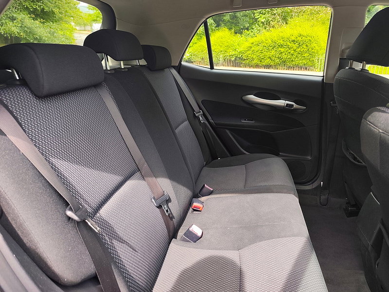 Toyota Auris 1.6 V-Matic TR Hatchback 5dr Petrol Manual Euro 5 (132 ps)