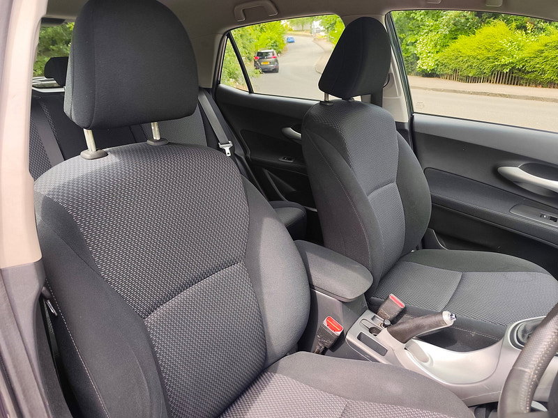 Toyota Auris 1.6 V-Matic TR Hatchback 5dr Petrol Manual Euro 5 (132 ps)