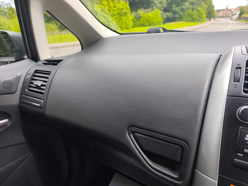 Toyota Auris 1.6 V-Matic TR Hatchback 5dr Petrol Manual Euro 5 (132 ps)