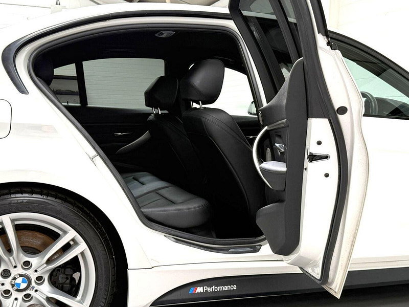 BMW 3 Series 3.0 330d M Sport Saloon 4dr Diesel Auto Euro 5 (s/s) (258 ps) HARMON KARDON, XENON'S, 18'S, B/T