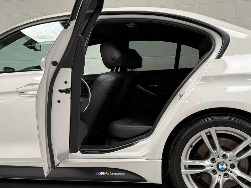 BMW 3 Series 3.0 330d M Sport Saloon 4dr Diesel Auto Euro 5 (s/s) (258 ps) HARMON KARDON, XENON'S, 18'S, B/T