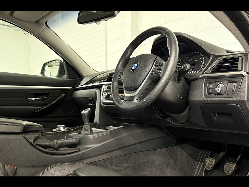 BMW 4 Series 2.0 420i Luxury Coupe 2dr Petrol Manual Euro 6 (s/s) (184 ps) COMFORT / PARKING PACKAGE, NAV, BT